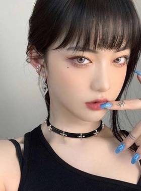 黑色十字架皮项链女高级感小众choker项圈脖子颈带颈链甜酷锁骨链