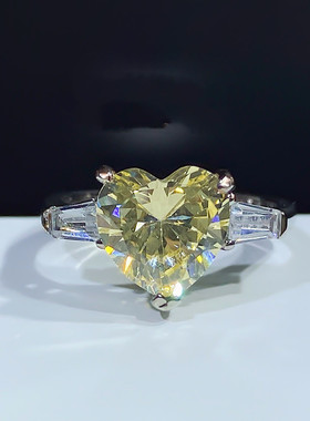 D色莫桑石彩色心形钻戒