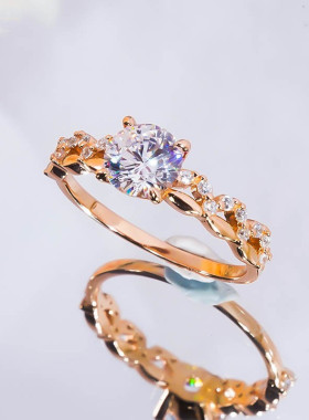 莫桑石群镶满钻四爪麻花戒指