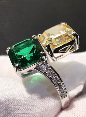 莫桑石群镶绿宝石开口戒