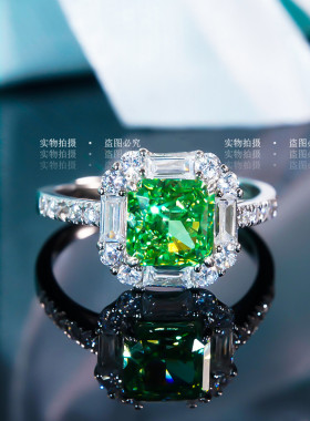 莫桑石群镶祖母绿方形戒指