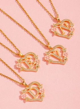 镂空爱心花朵26英文字母镶钻吊坠项链女ins风时尚简约十字链锁骨