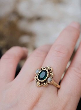 Vintage美国1976年Avon雅芳镀金绿色水晶宫廷感女中古戒指G17