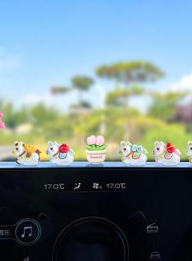 萌趣可爱生肖马新年汽车摆件电动车内饰电脑工位车载中控台装饰品