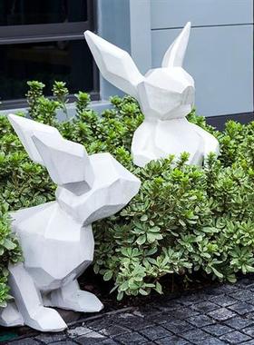 不锈钢卡通动物雕塑定制大型镂空发光切面网红熊鹿兔子长颈鹿摆件