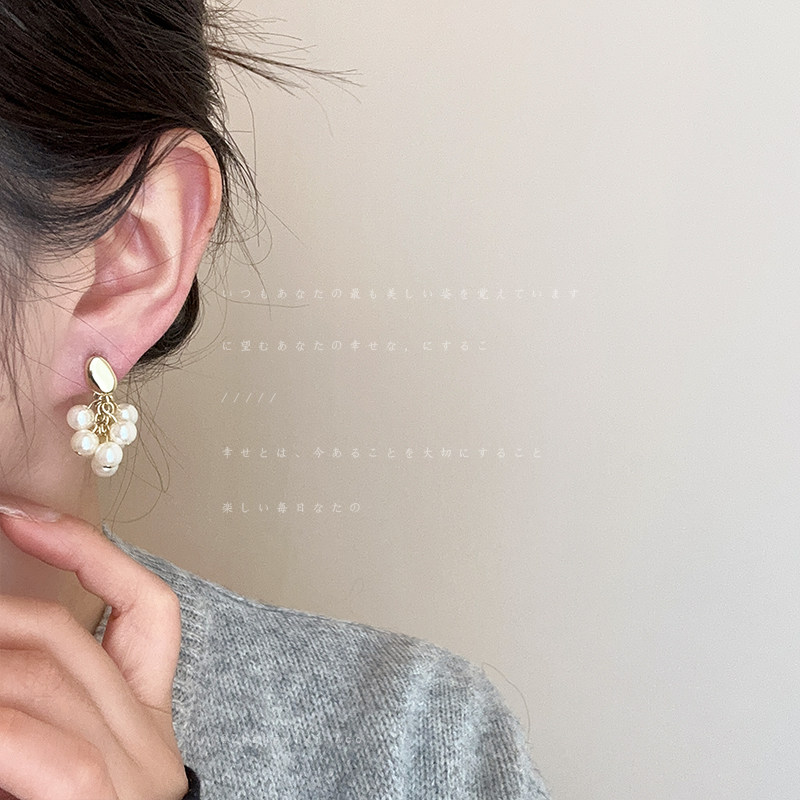 高级感白色珍珠葡萄串流苏耳钉女法式复古轻奢时尚潮流耳环耳饰,淘宝优惠券,粉丝福利购,淘宝优惠卷