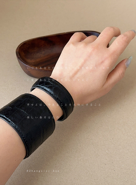 欧美个性夸张皮质纹理开口手镯女高级感复古轻奢时尚百搭手环手饰