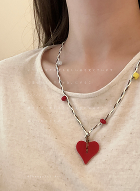 秋冬甜美红色树脂爱心编织绳抽拉项链女时尚通勤百搭颈链毛衣链