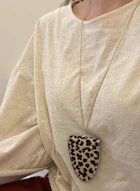 豹纹绒布多功能挂脖磁吸墨镜夹项链女旅行便携收纳挂绳毛衣链配饰