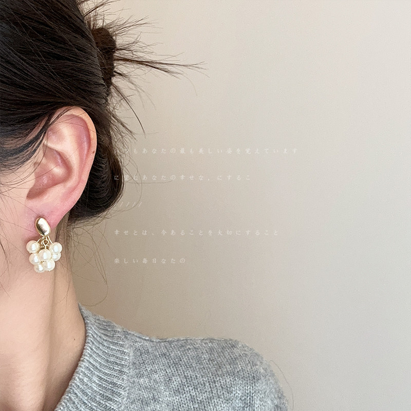 高级感白色珍珠葡萄串流苏耳钉女法式复古轻奢时尚潮流耳环耳饰,淘宝优惠券,粉丝福利购,淘宝优惠卷