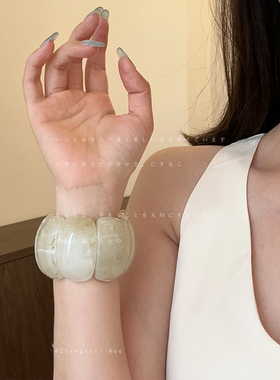 宽版树脂莲花弹力绳手镯女轻奢高级感时尚潮流气质百搭手环手饰