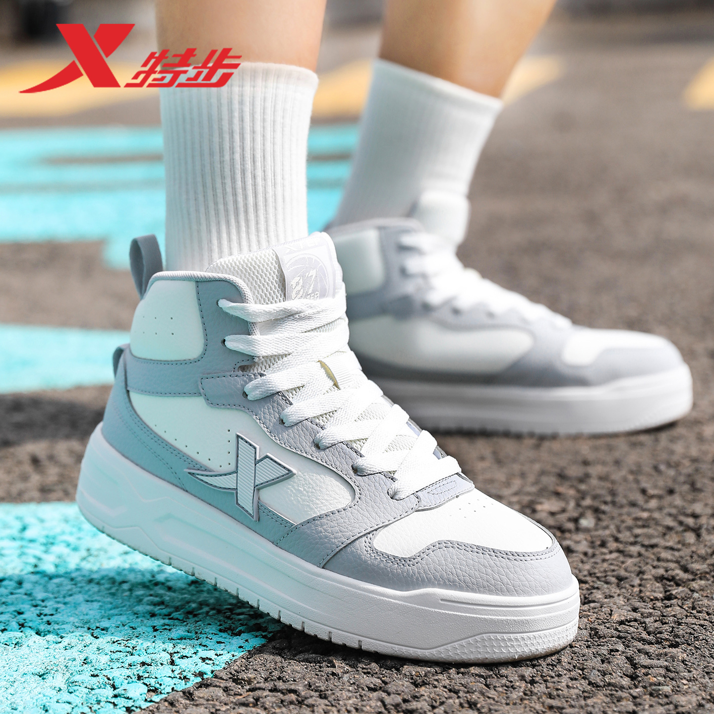 特步男鞋2025冬季新款高帮皮面休闲板鞋青少年白色软底运动鞋男款 - 图2