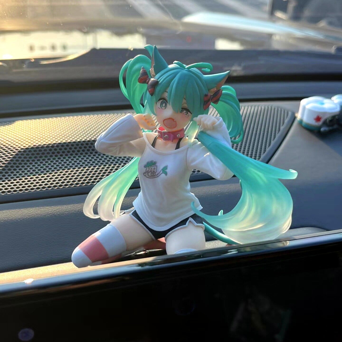 可爱初音未来汽车摆件中控台猫耳短袖睡衣希露菲车载车尾外装饰品