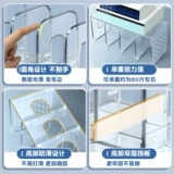 Книжный магазин чтение полки солдаты на рабочем столе.