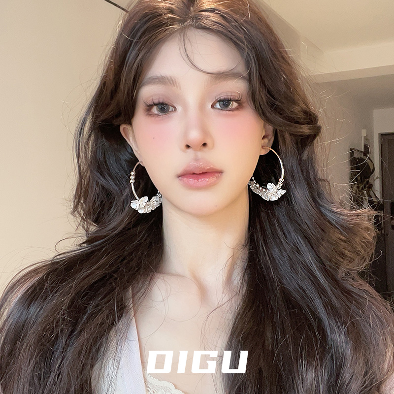 DIGU复古仿贝母花朵耳圈气质仙气高级感白色花花串珠耳环轻奢耳饰 - 图3