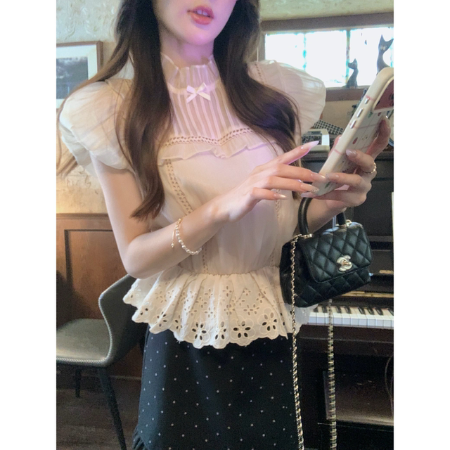 ເສື້ອ chiffon ແບບ Palace ກັບ lace hem