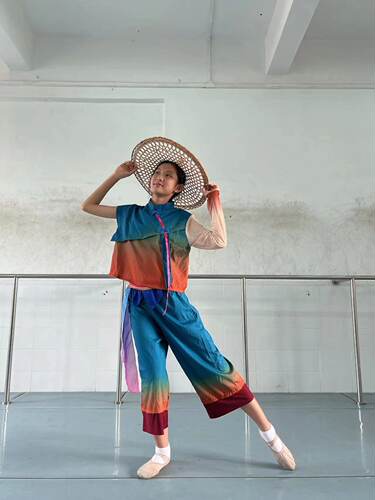 小荷风采我们希望的田野儿童演出服女童舞蹈服道具斗笠表演服装 - 图2