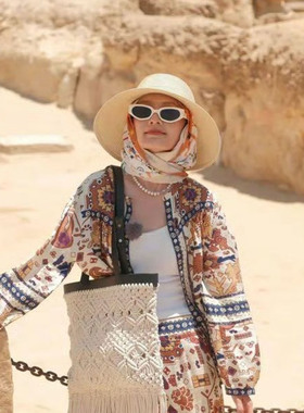 花儿与少年李沁同款白色框墨镜