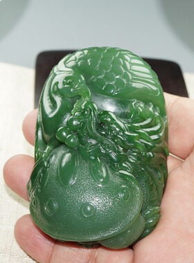 【晶金良玉】碧玉独占鳌头巧色把件