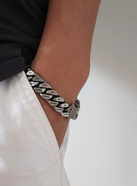 12mm宽钛钢刻字古巴手链嘻哈男士拉丝手链不锈钢四面磨费加罗