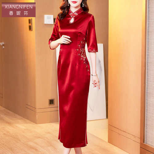 香妮芬高端醋酸妈妈婚宴礼服连衣裙2026夏季新喜婆婆精致气质旗袍 - 图1