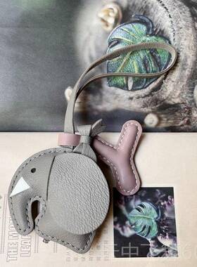 正品毛毛象皮匠手工皮双牛面小字母包挂包件汽车挂饰时尚轻奢配饰