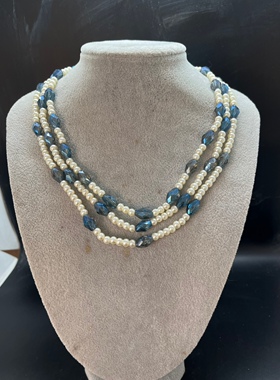 白色琉璃珍珠三层短款项链蓝色炫彩菱形捷克水晶珠 长度45厘米