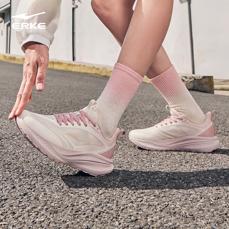 鸿星尔克新款鸣鸥运动鞋