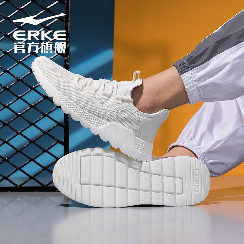  鸿星尔克跑步鞋
