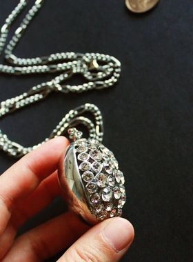 DJ射光灯-立体镂空扁圆形超重感超长链[独立设计师作品/满百包邮]