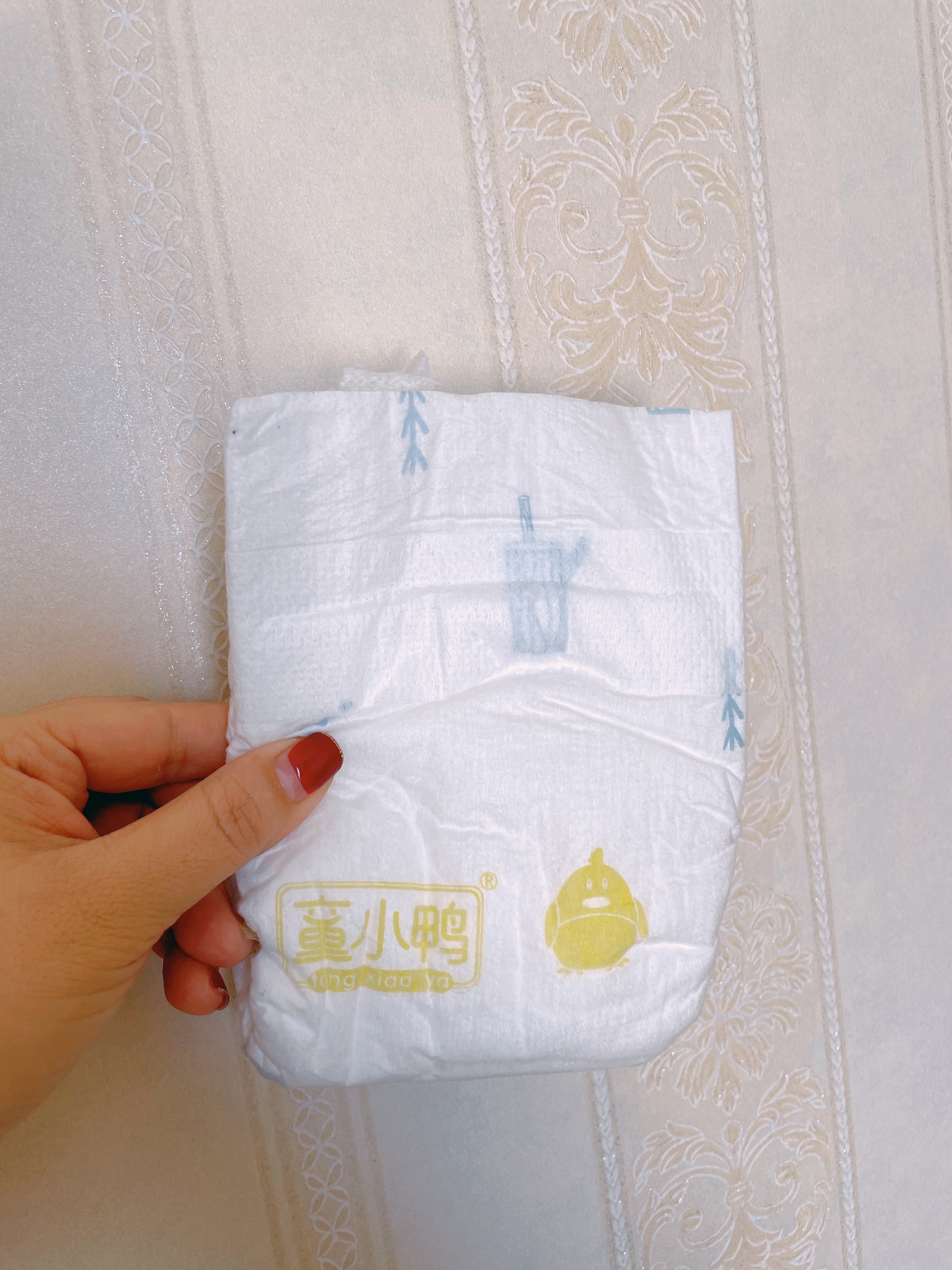 (If you buy it, get wet wipes) Buy more cheaper children's ducklings ultra-thin baby diapers diapers one-piece pulling pants