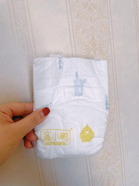 (If you buy it, get wet wipes) Buy more cheaper children's ducklings ultra-thin baby diapers diapers one-piece pulling pants
