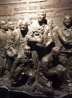 三峡移民外迁博物馆文化浮雕背景墙玻璃钢仿铜纤夫人物雕塑摆件