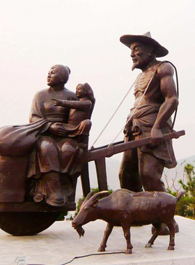 园林广场景观民俗小品一家三口推车户外玻璃钢仿铜人物雕塑摆件