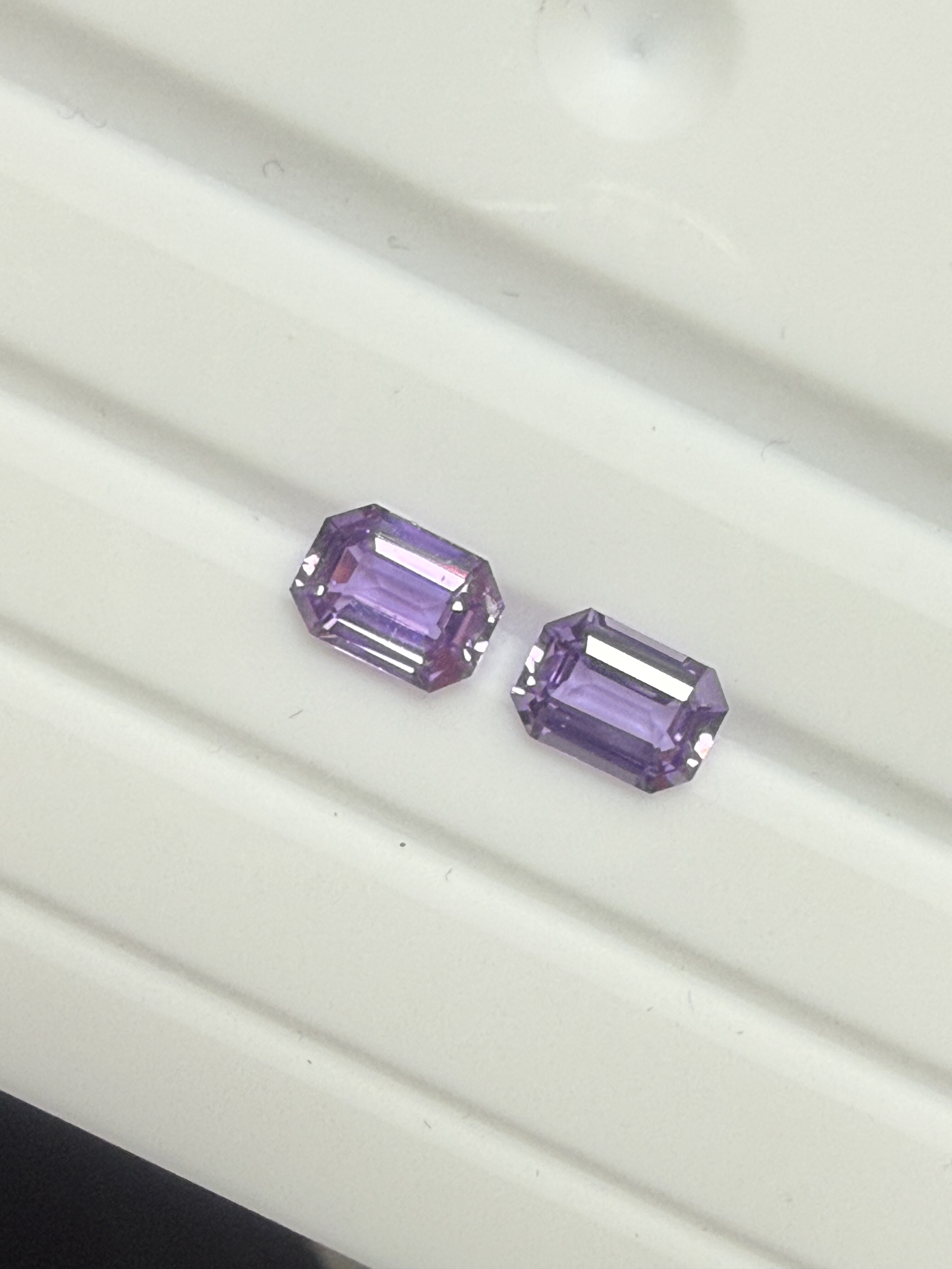 天然无烧薰衣草紫色蓝宝石2.136克拉一对 - 图1