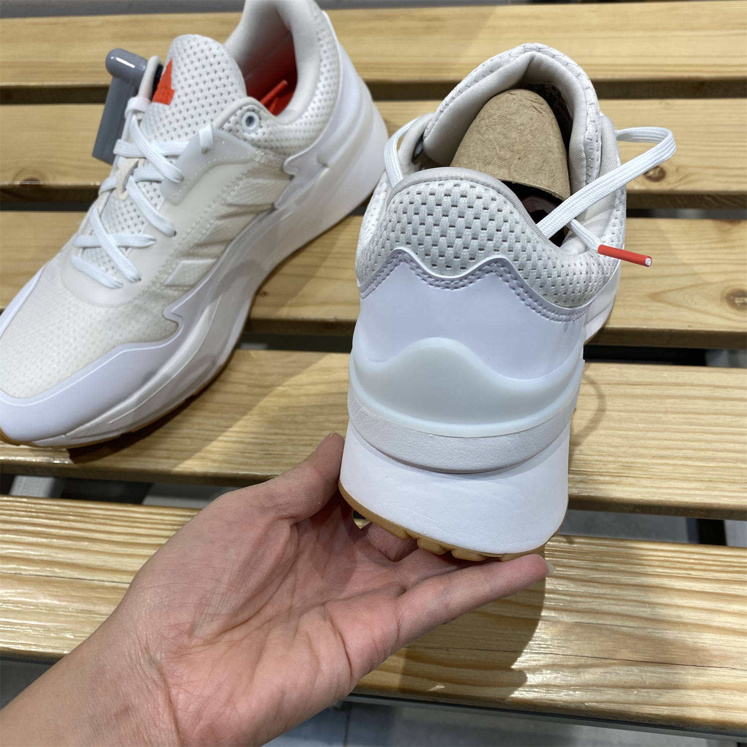 Adidas/阿迪达斯ZNCHILL男子减震回弹耐磨休闲运动鞋跑步鞋GX6851 - 图2