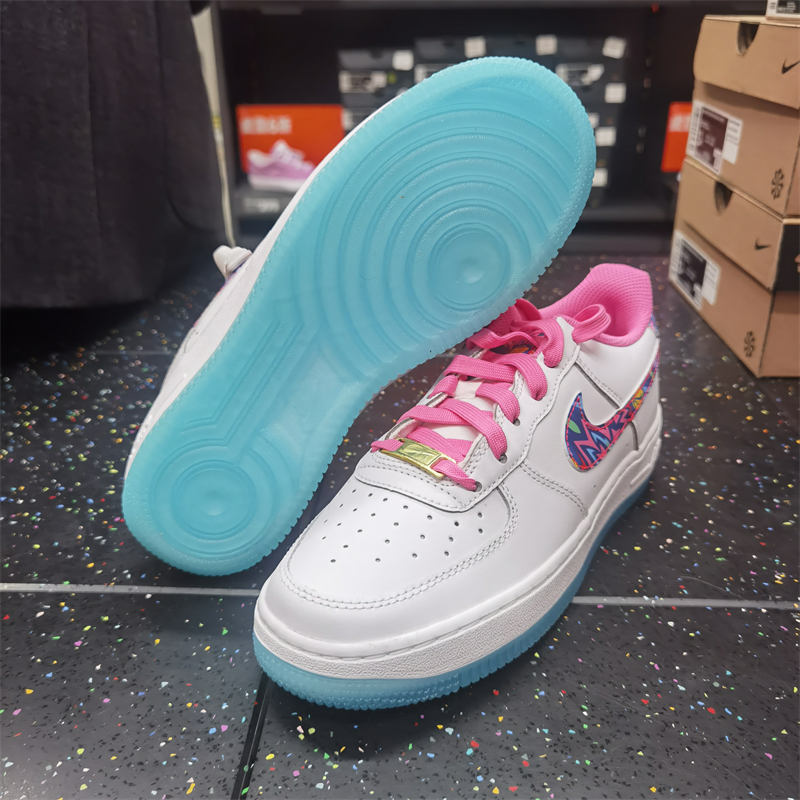 正品Nike/耐克大童女板鞋 AIR FORCE 1 空军一号低帮休闲鞋DZ4883 - 图1