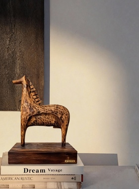 轻奢小马胡桃实木动物造型装饰品