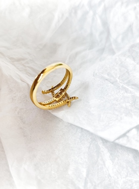 欧美时尚个性简约菱形线条交叉女士戒指铜镀真金镶锆石首饰指环