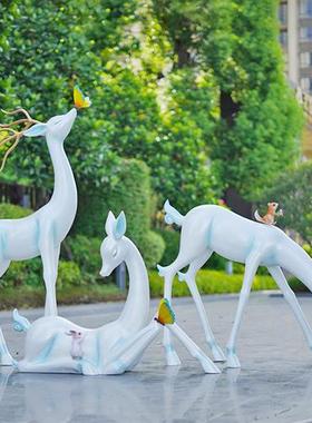 抽象梅花鹿玻璃钢公园户外大型雕塑园林草坪景观卡通装饰白鹿摆件