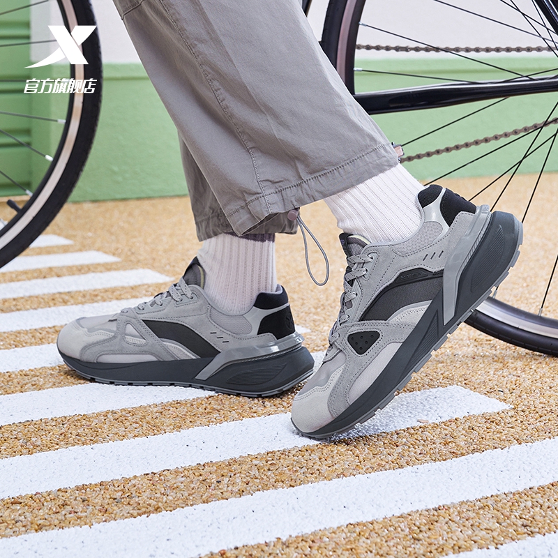 特步中国邮政联名款光年休闲鞋2025冬季新款革网男鞋976119320050