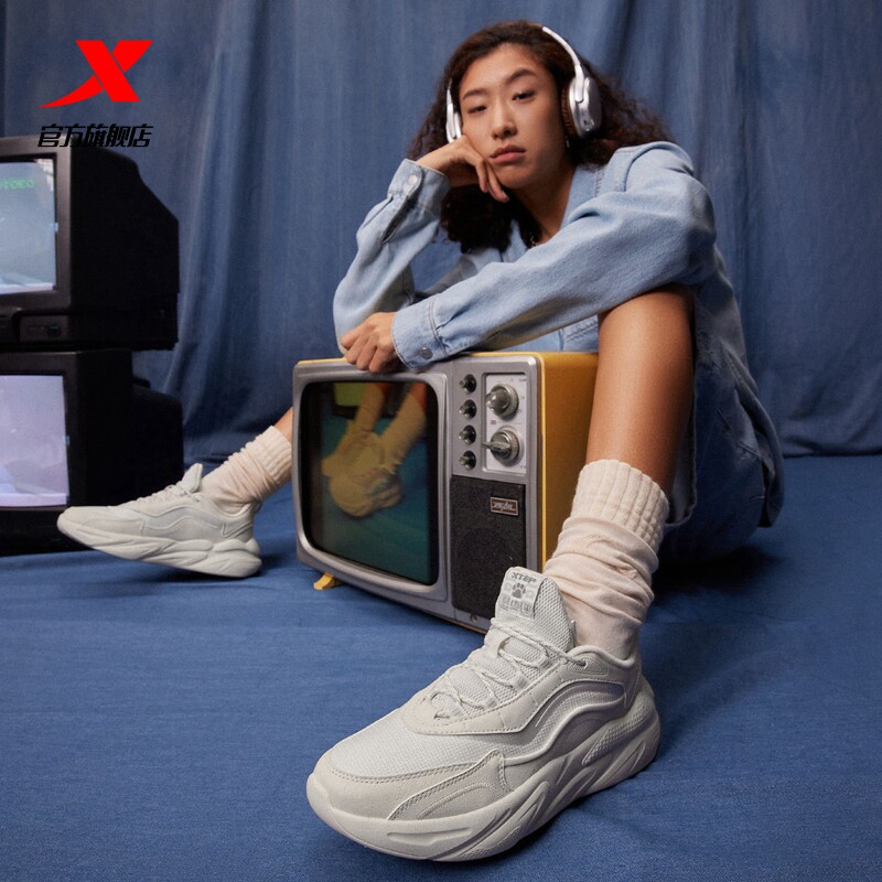 特步霄云休闲鞋轻便运动鞋2023女鞋 特步板鞋/休闲鞋