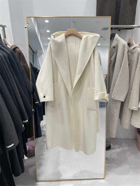Hooded 24 autumn and winter loose woolen coat with temperament