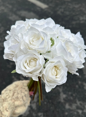 手感保湿13枝扎艾莎玫瑰花束仿真花永生花家居装饰摆件情人节礼物