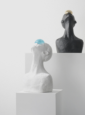 抽象样板房间轻奢风桌面人物雕塑