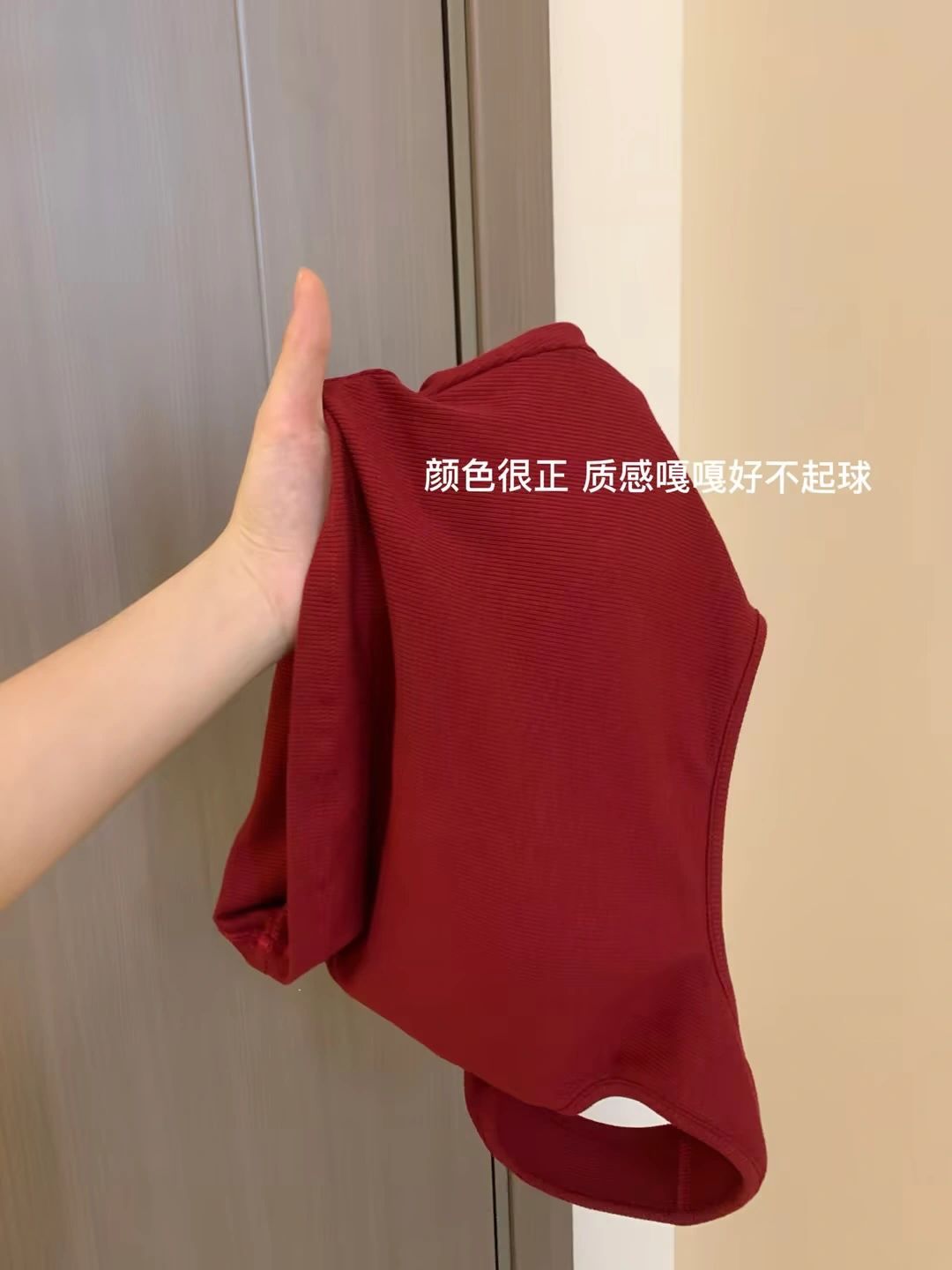 纯欲风辣妹红色背心女夏季设计感小众露背含胸垫抹胸内搭短款上衣 - 图2