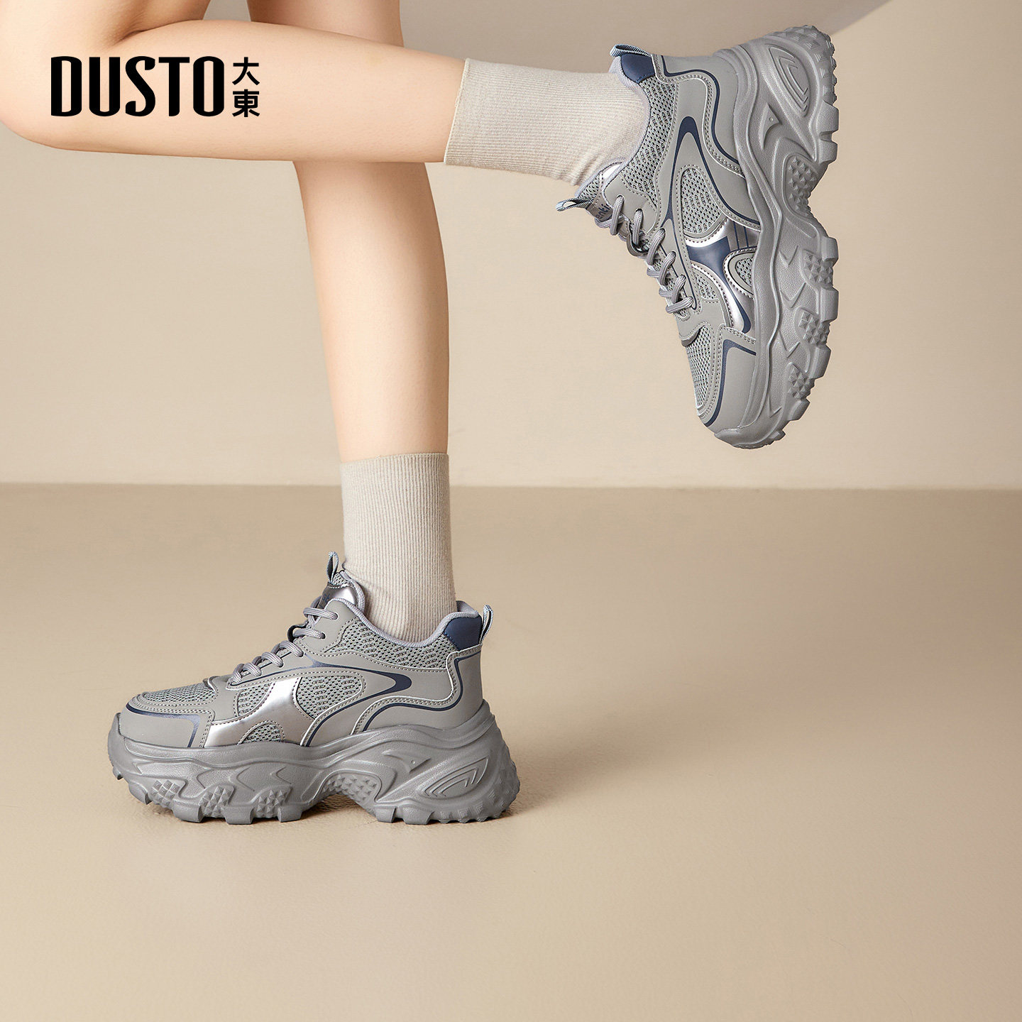 大东休闲运动女鞋2025年冬季新款平底高跟系带圆头材质拼贴D1360,淘宝优惠券,粉丝福利购,淘宝优惠卷