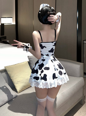 BlackWhiteCow1023330