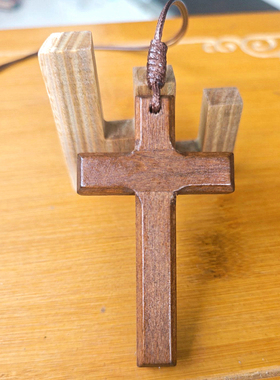 手编结实蜡绳木质十字架吊坠项链