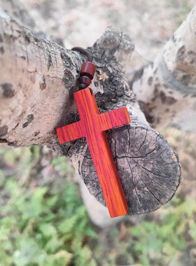 新款复古桃木东南枝雕刻十字架项链男女气质个性吊坠毛衣链配饰品